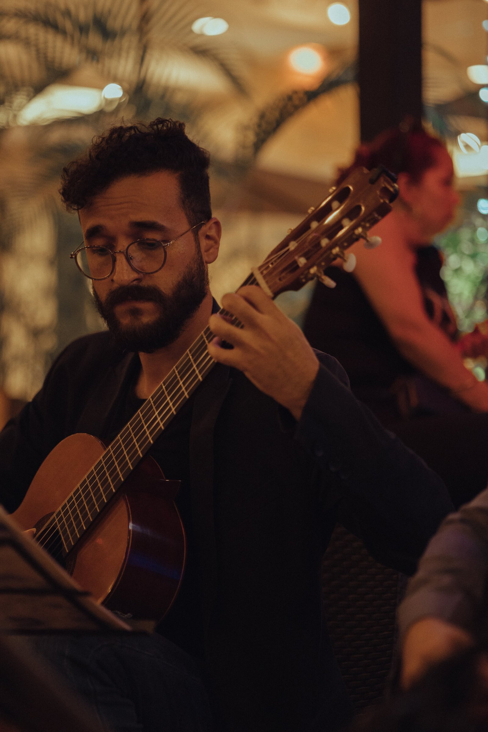 Antonio Briceño interpretando guitarra clásica