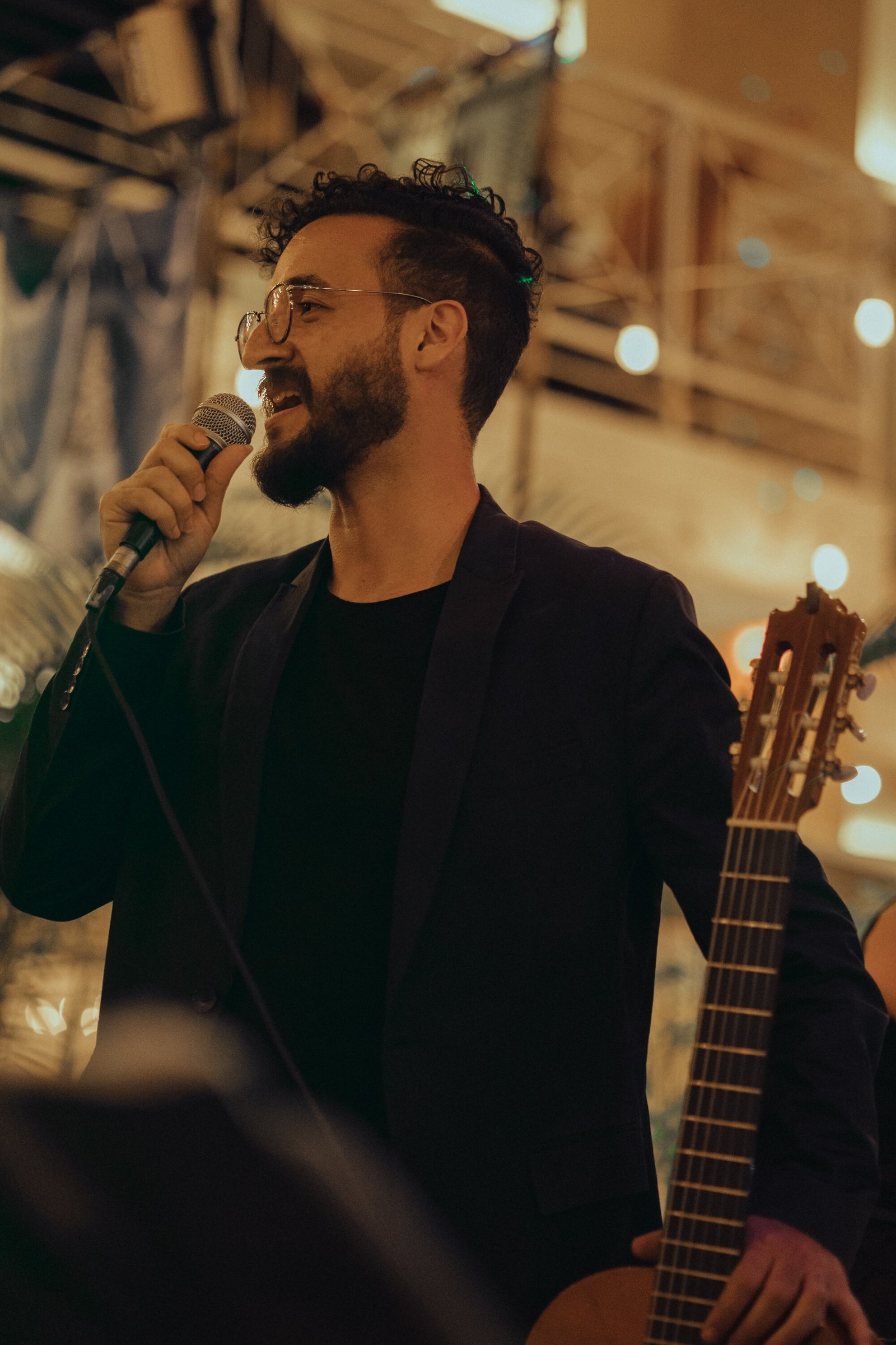 Antonio Briceño presentando Guitarras del Mundo